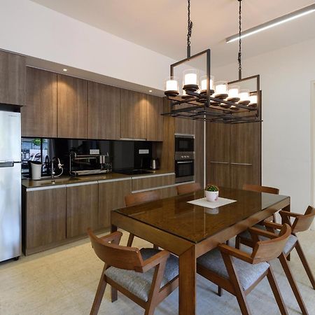 By The Sea Beach Front Apartment Бату Феринги Екстериор снимка