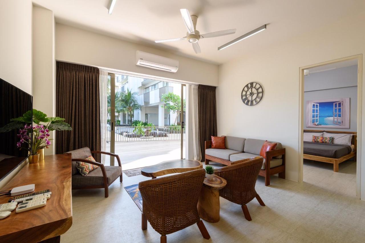 By The Sea Beach Front Apartment Бату Феринги Екстериор снимка