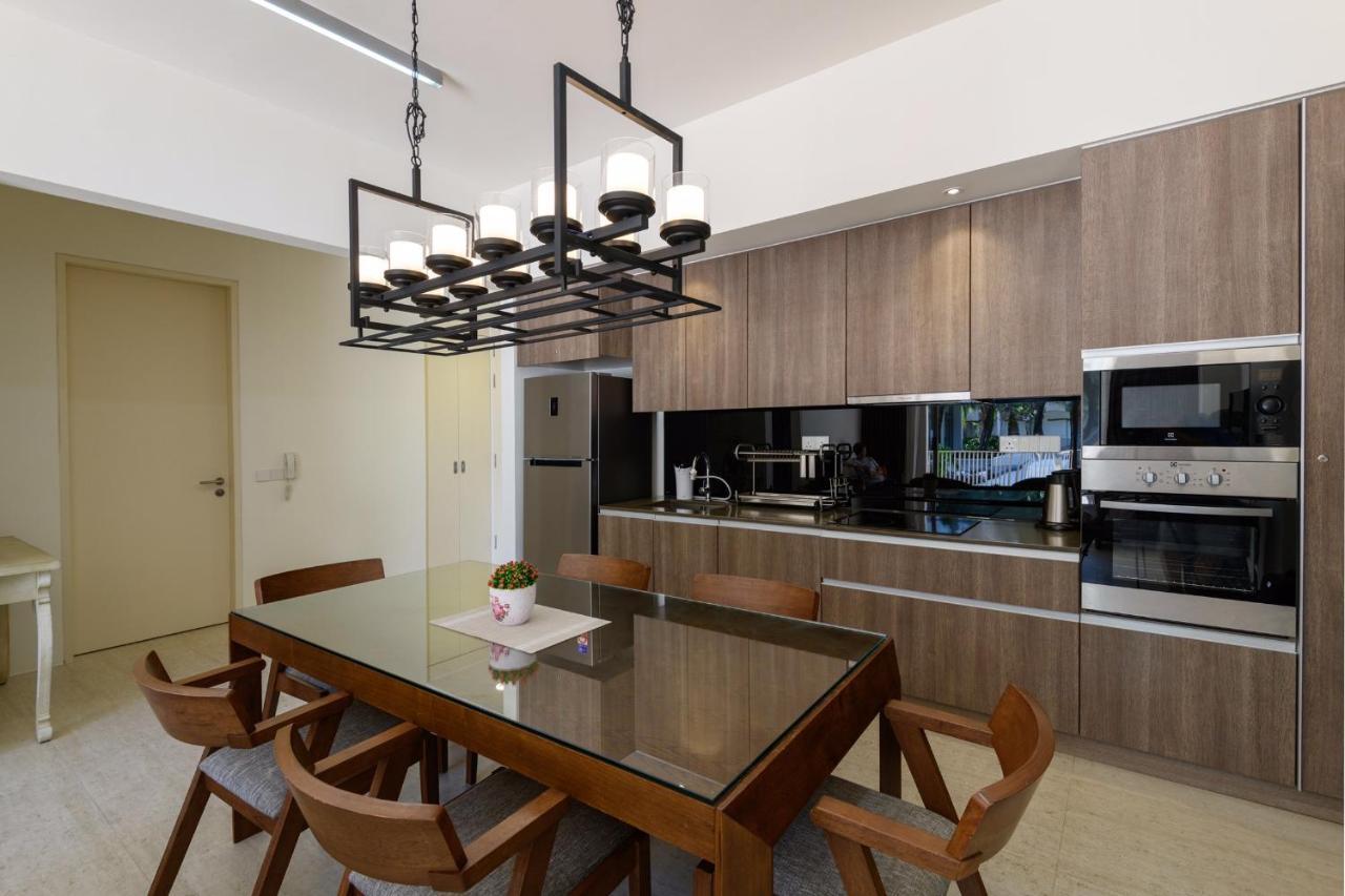 By The Sea Beach Front Apartment Бату Феринги Екстериор снимка
