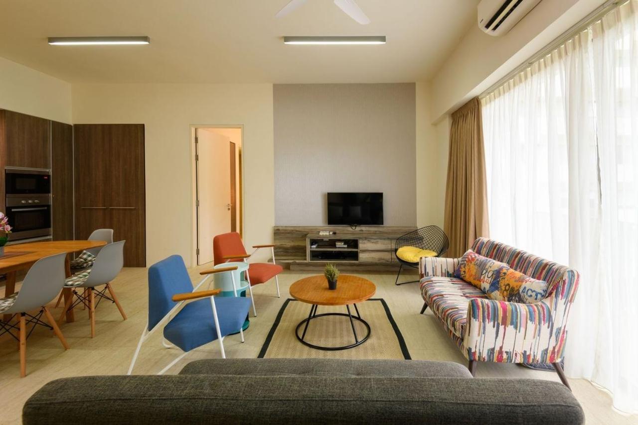 By The Sea Beach Front Apartment Бату Феринги Екстериор снимка