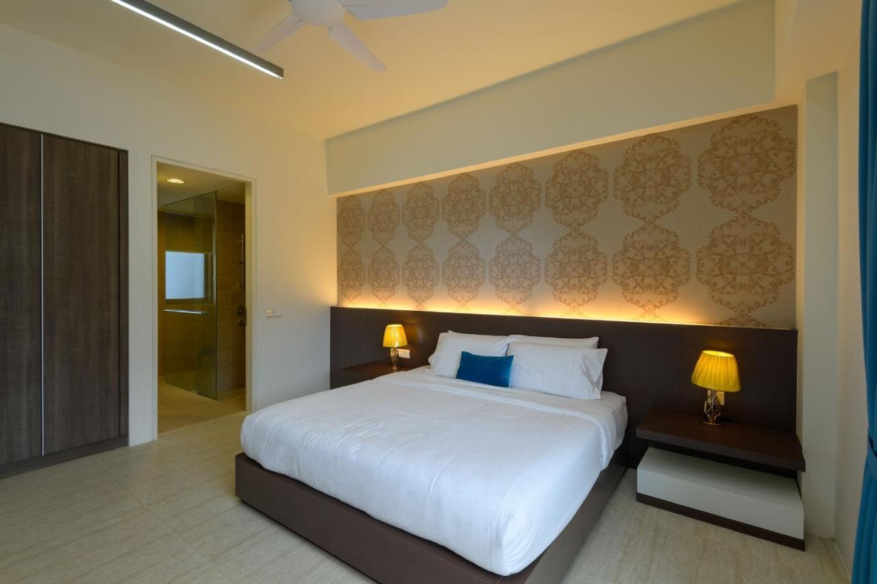By The Sea Beach Front Apartment Бату Феринги Екстериор снимка