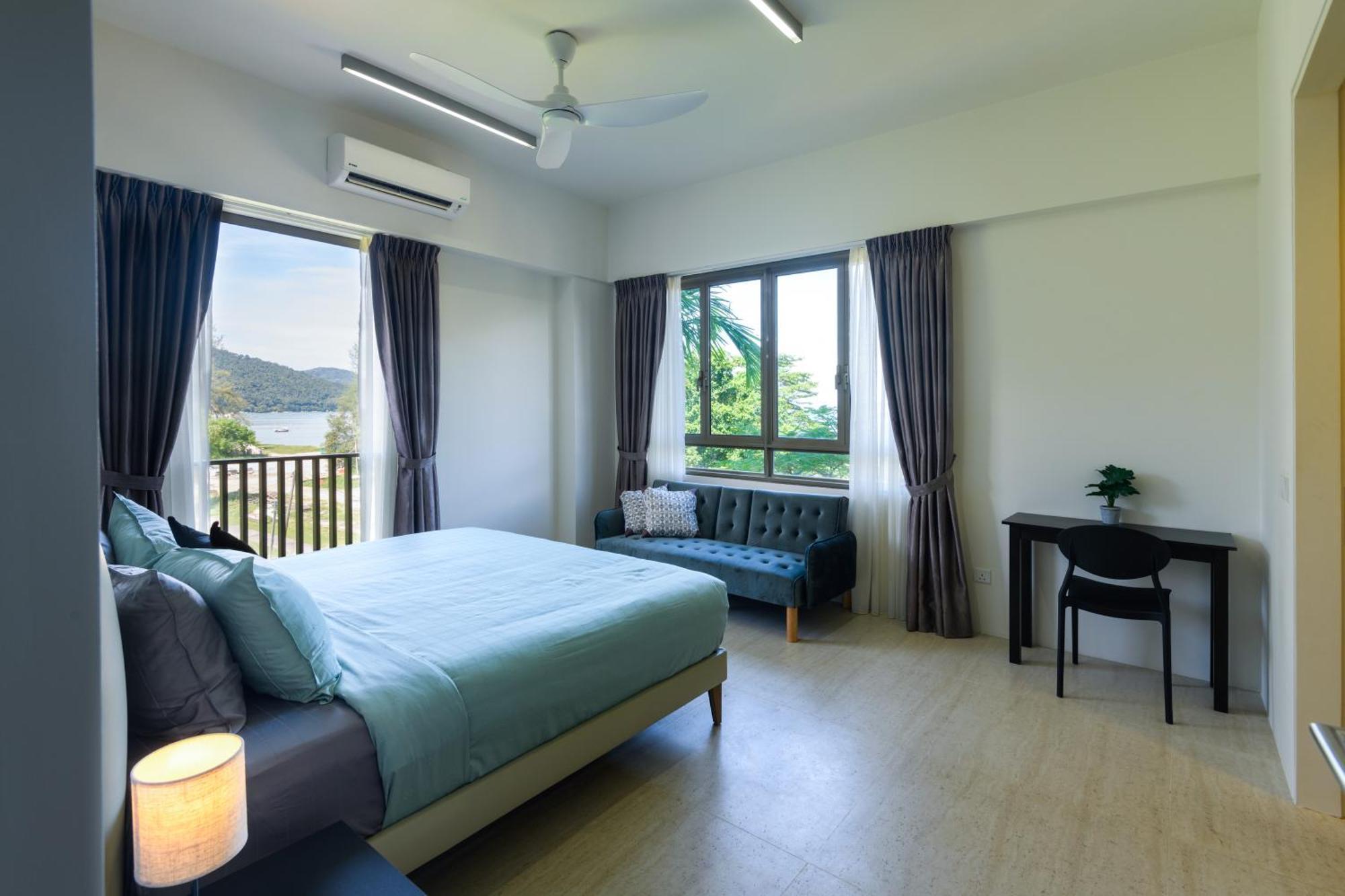 By The Sea Beach Front Apartment Бату Феринги Екстериор снимка