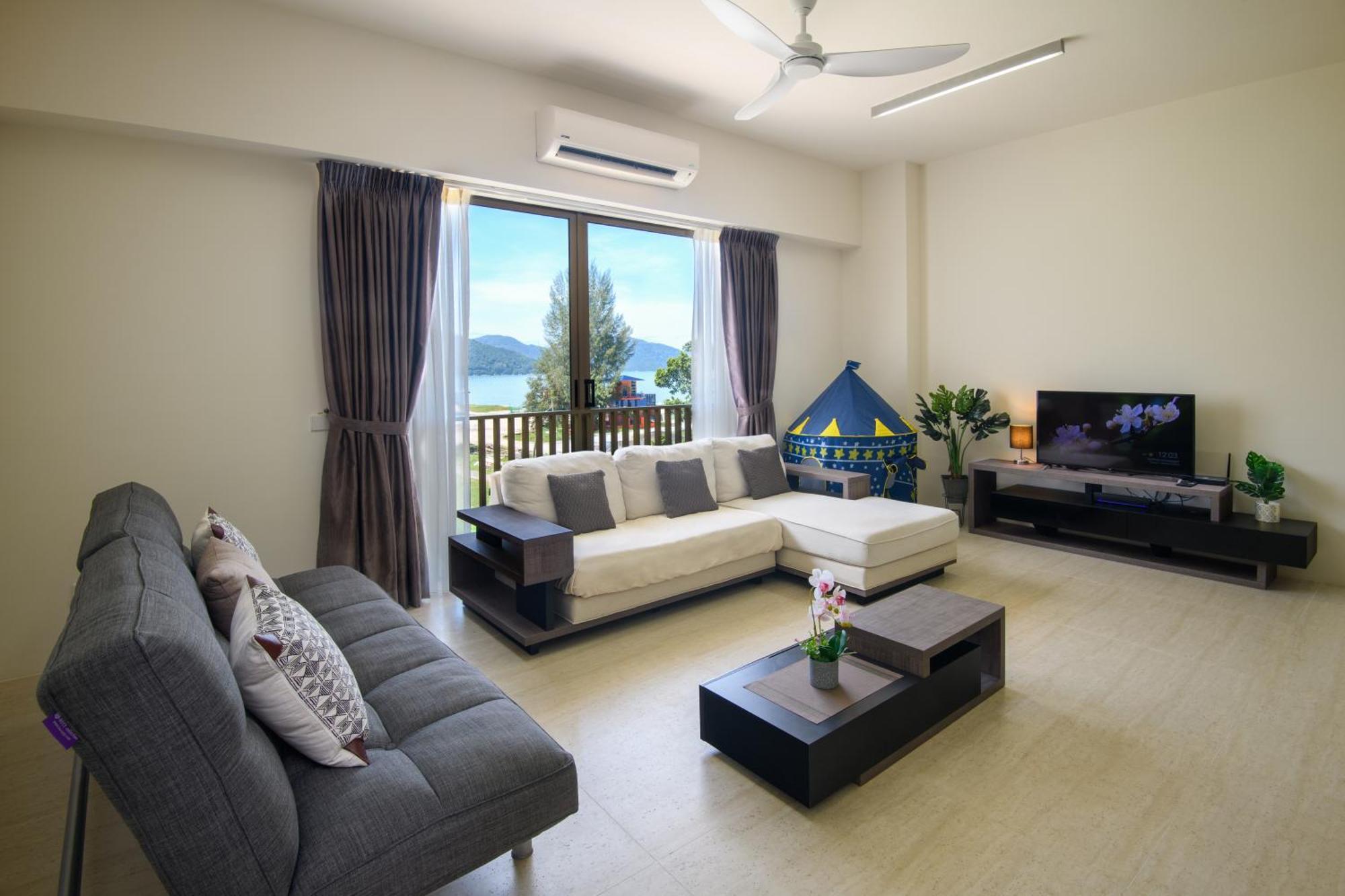 By The Sea Beach Front Apartment Бату Феринги Екстериор снимка