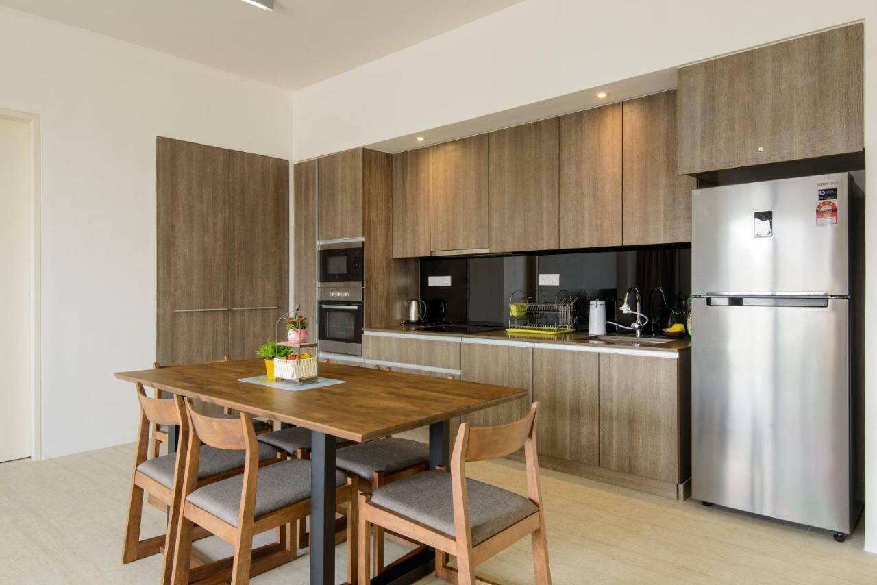 By The Sea Beach Front Apartment Бату Феринги Екстериор снимка