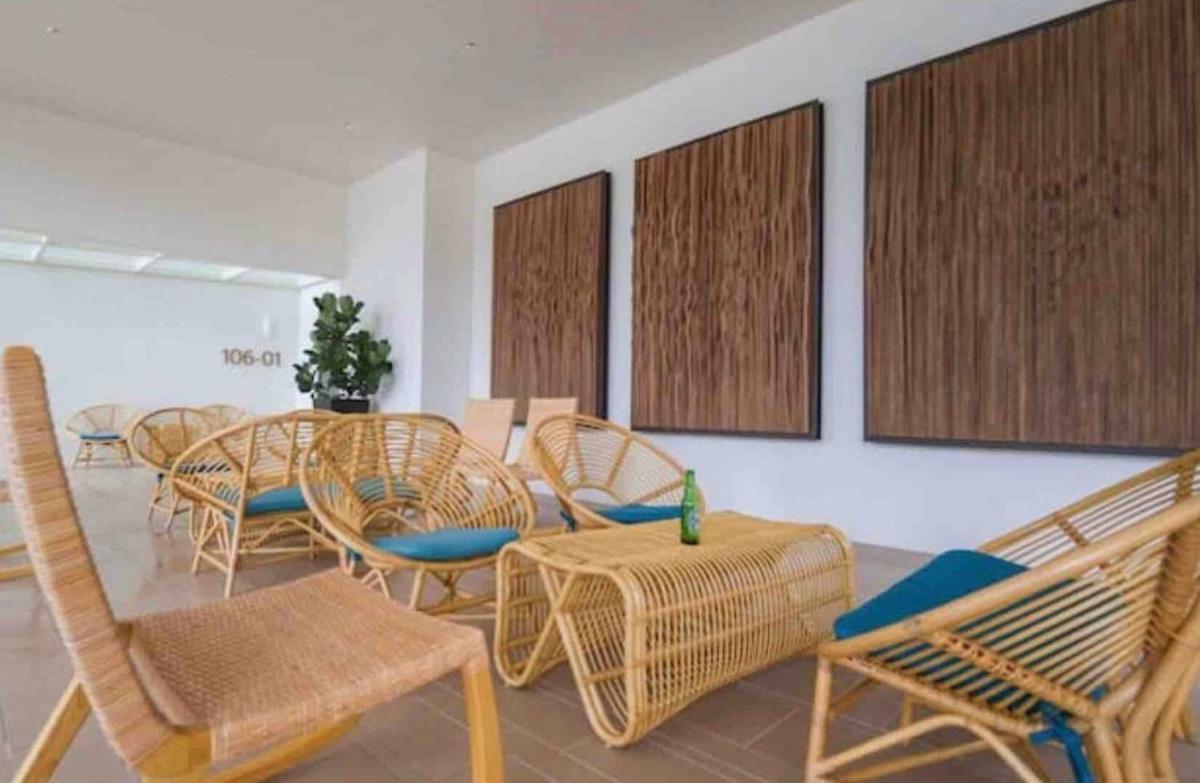By The Sea Beach Front Apartment Бату Феринги Екстериор снимка
