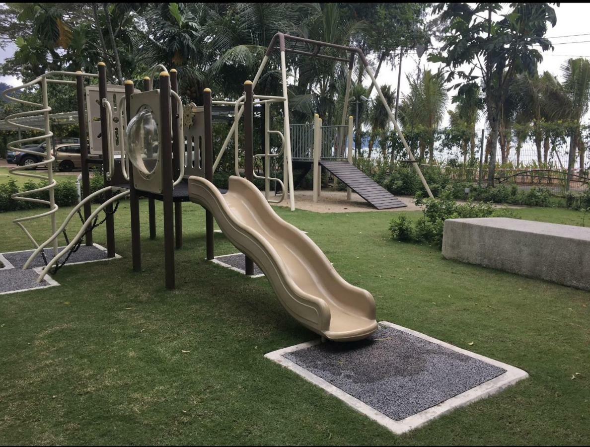 By The Sea Beach Front Apartment Бату Феринги Екстериор снимка
