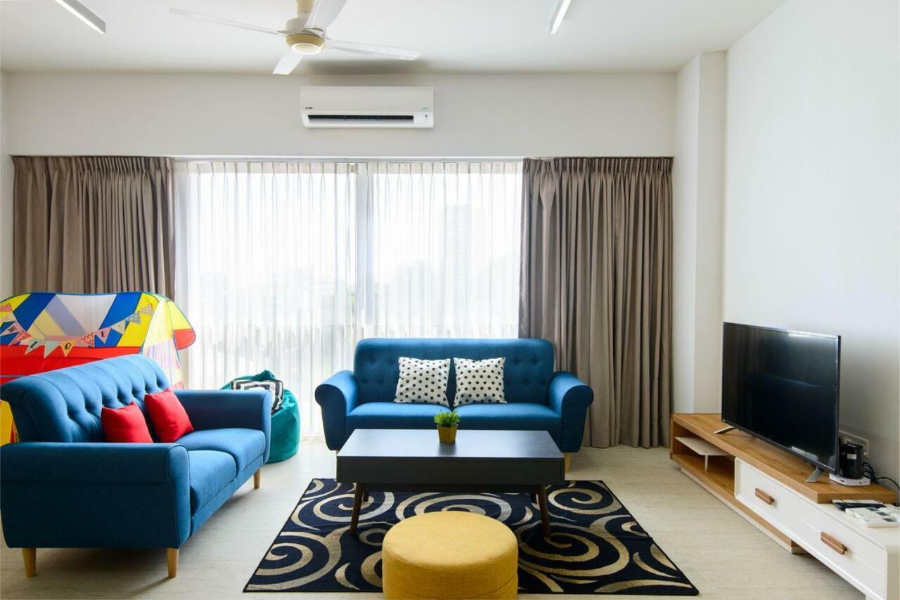 By The Sea Beach Front Apartment Бату Феринги Екстериор снимка