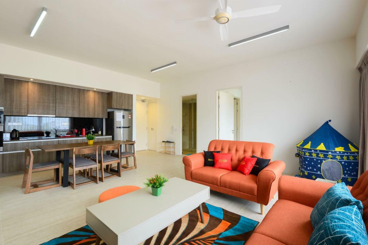 By The Sea Beach Front Apartment Бату Феринги Екстериор снимка