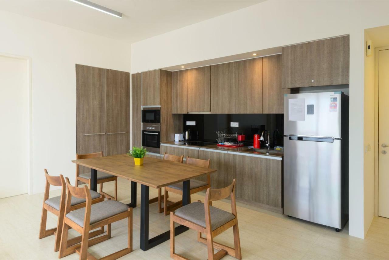 By The Sea Beach Front Apartment Бату Феринги Екстериор снимка
