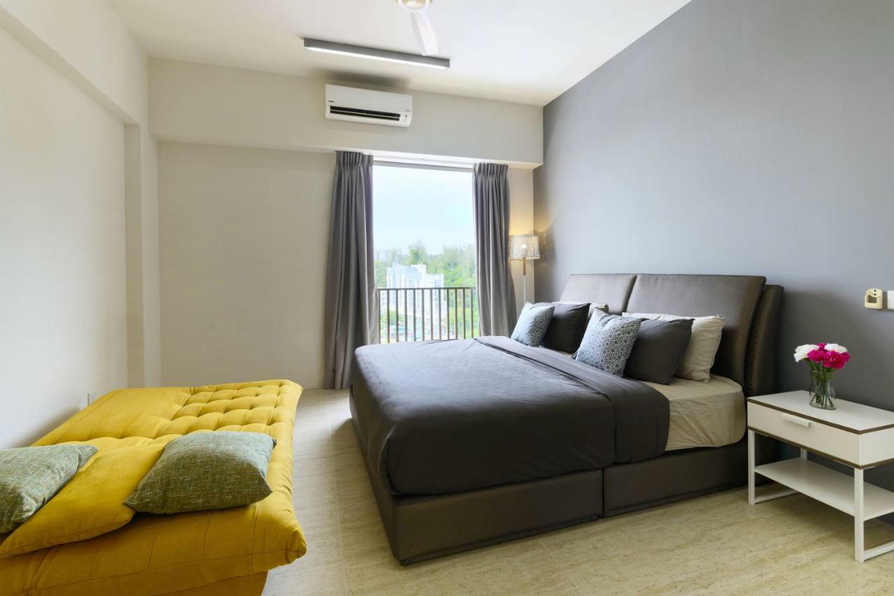 By The Sea Beach Front Apartment Бату Феринги Екстериор снимка