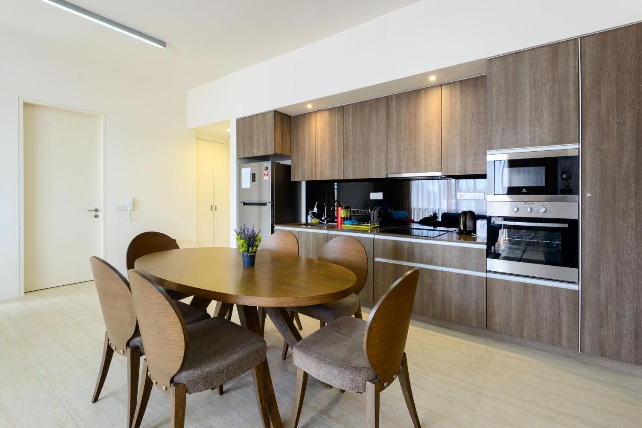 By The Sea Beach Front Apartment Бату Феринги Екстериор снимка